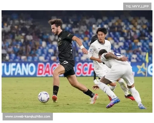 克瓦拉茨赫利亚恢复训练，出战欧冠关键战仍存疑问